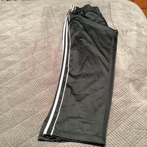 NBN Gear, mens running pants, front pockets, leg zippers, size L, inseam 31”.325